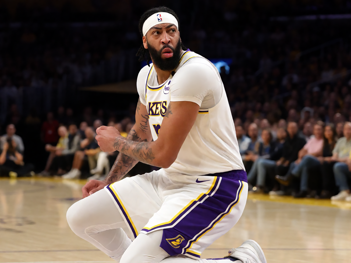 NBA常规赛湖人队主场对抗勇士队比赛精彩瞬间
